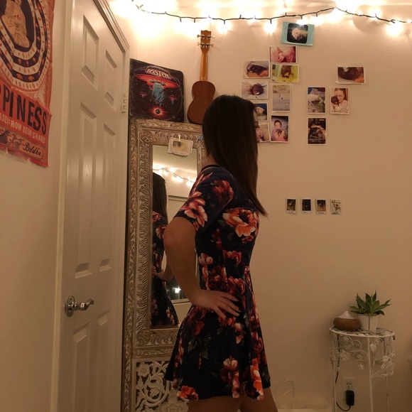 Hollister Dresses & Skirts - Hollister flower dress